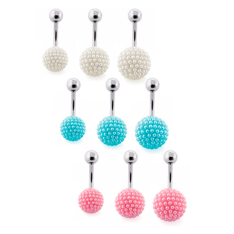 Navelpiercing met kleine parelballetjes