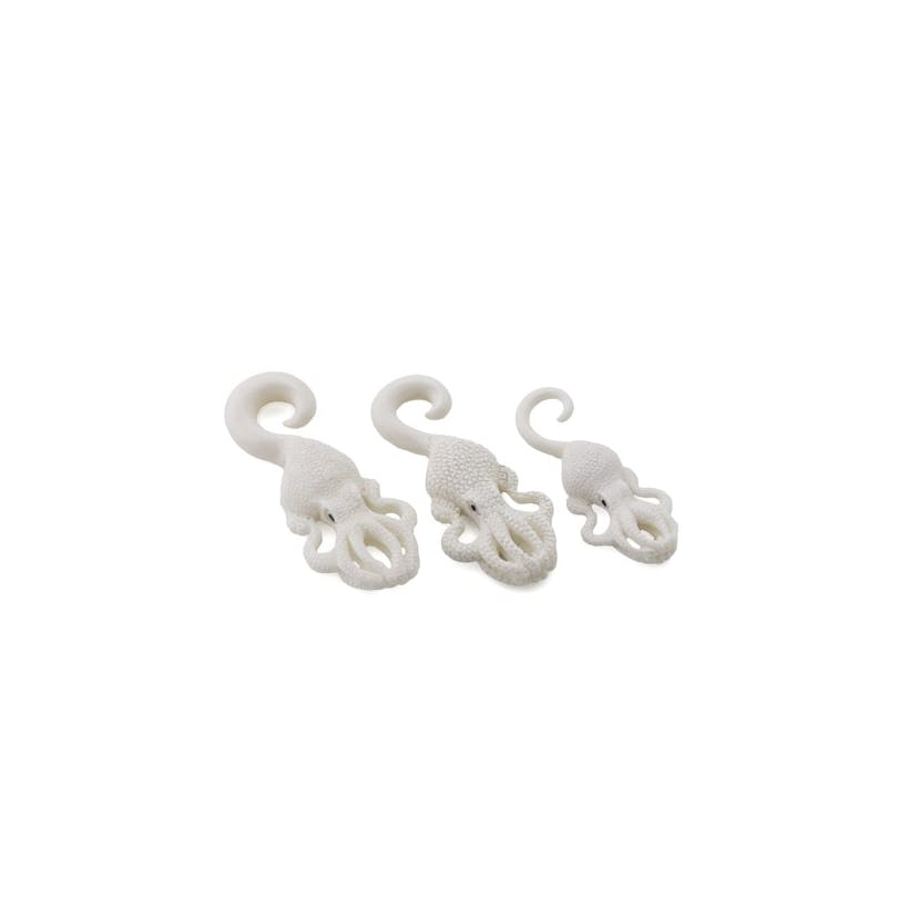 Hanger uit bot met gesneden octopussen