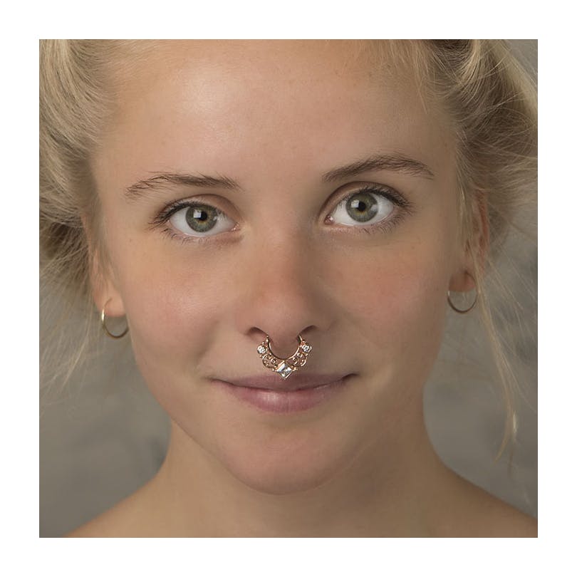Septum avec torsions et pierre carrée
