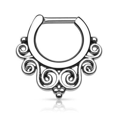 Septo piercing com desenho ornamentado